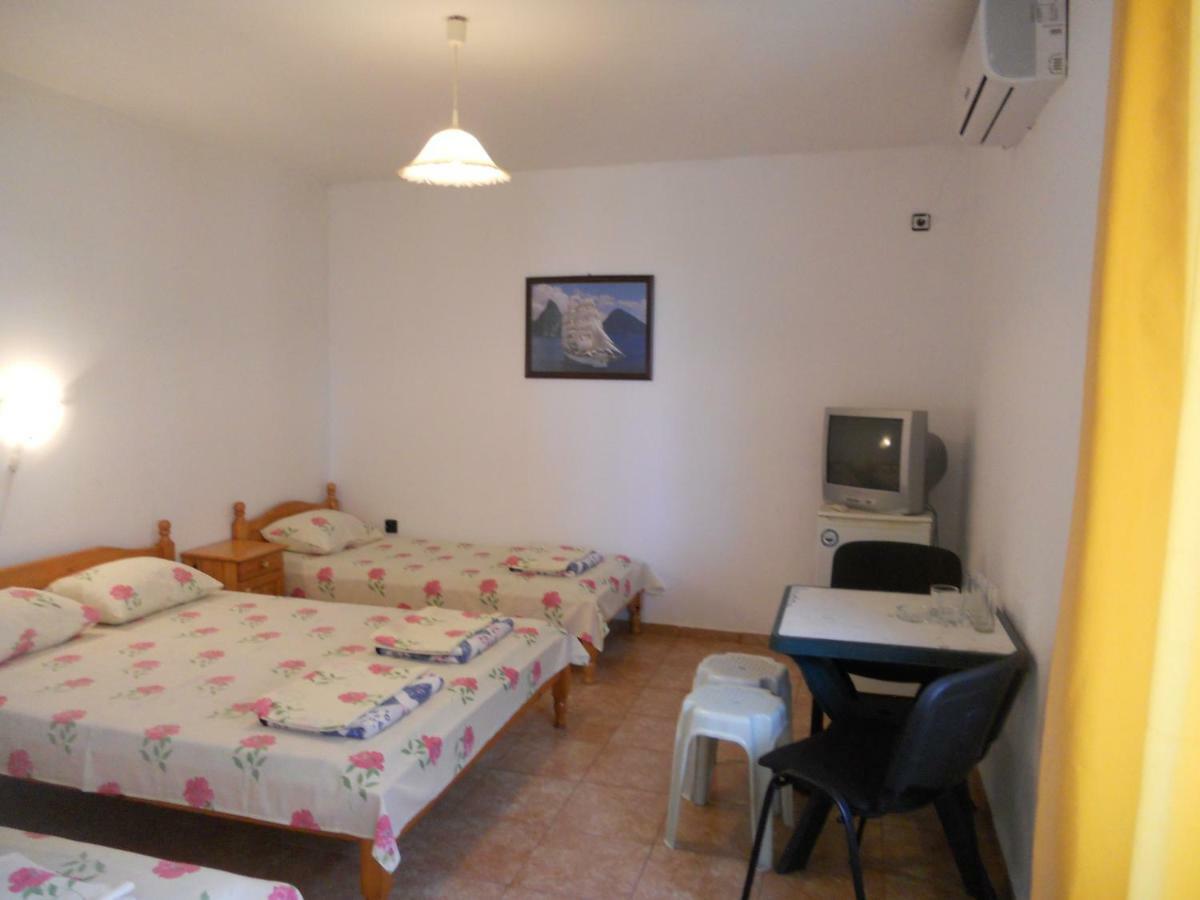Guest House "Tania" Ahtopol Exterior foto