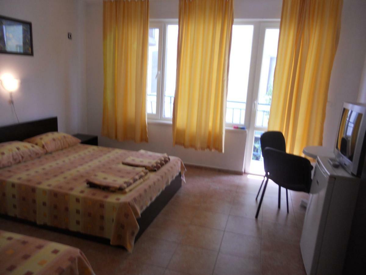 Guest House "Tania" Ahtopol Exterior foto